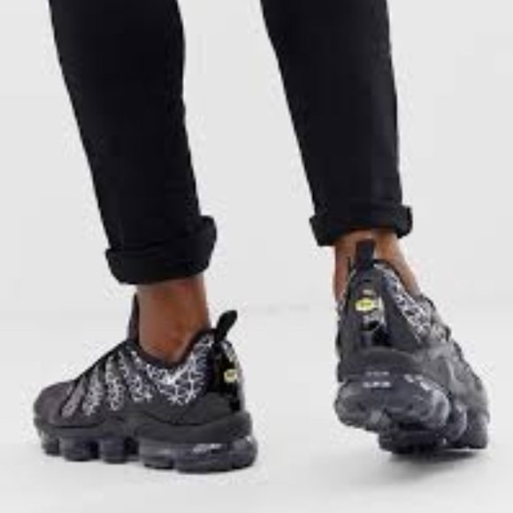 nike air max vapormax plus black